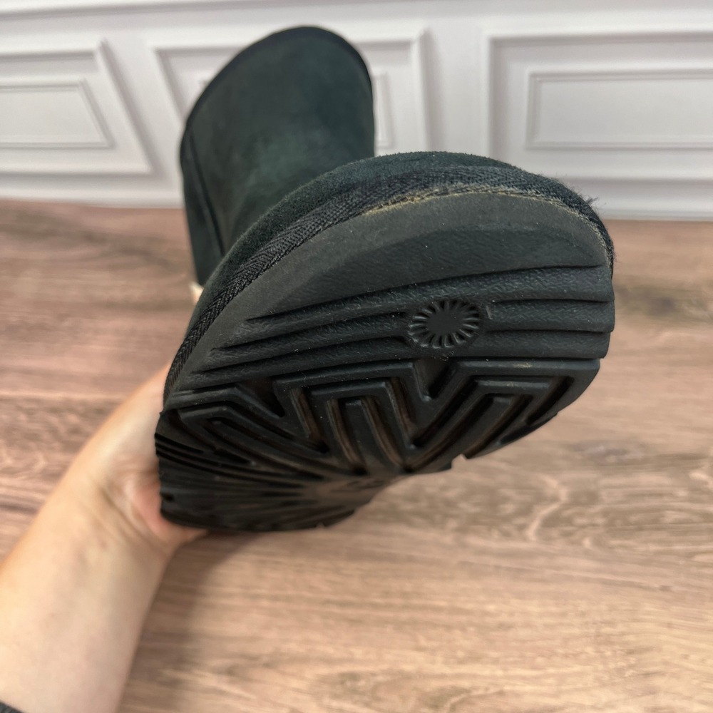 UGG Classic Short II Boots Women Black Suede Sheepskin 1017703K Size 6 - Picture 15 of 16